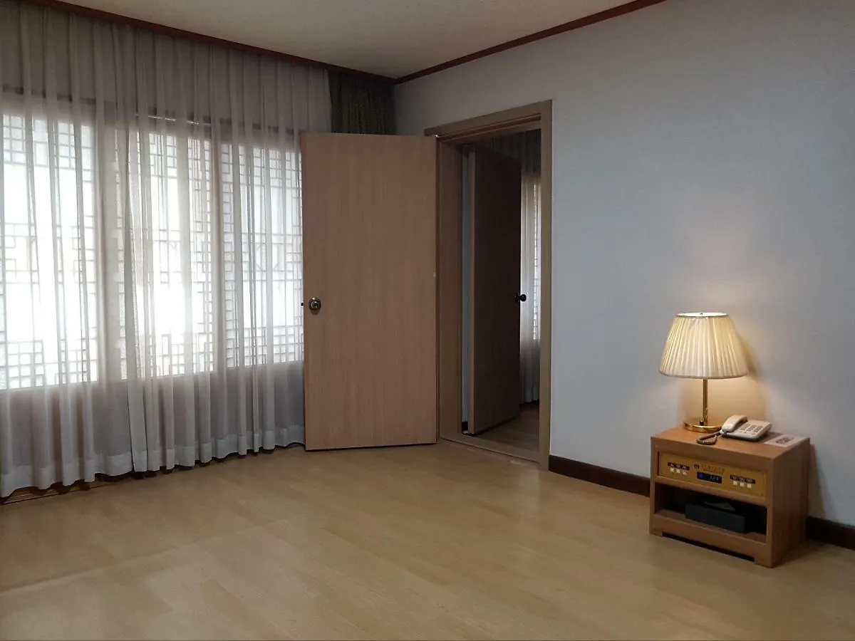 Pearl Hotel Jeju 3*,